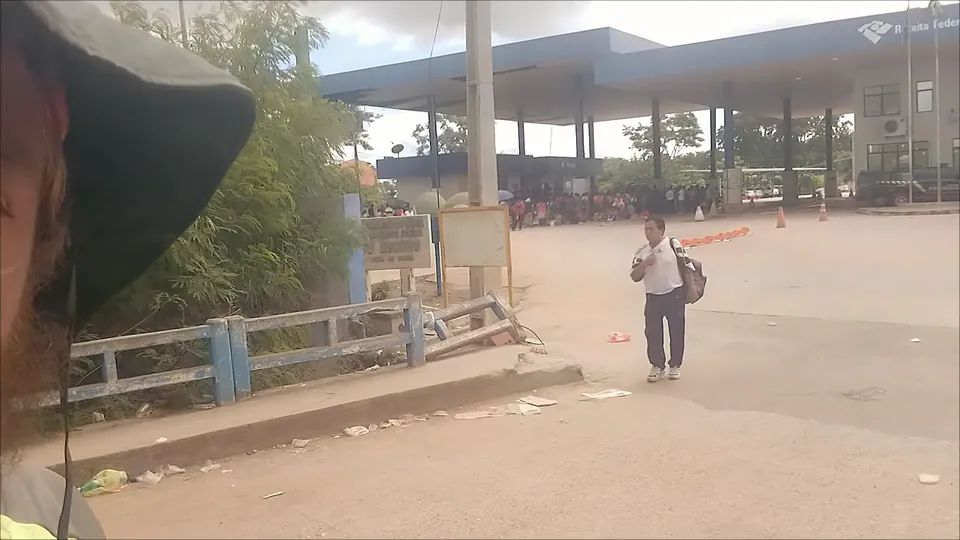 The border post at the Bolivia–Brazil crossing.